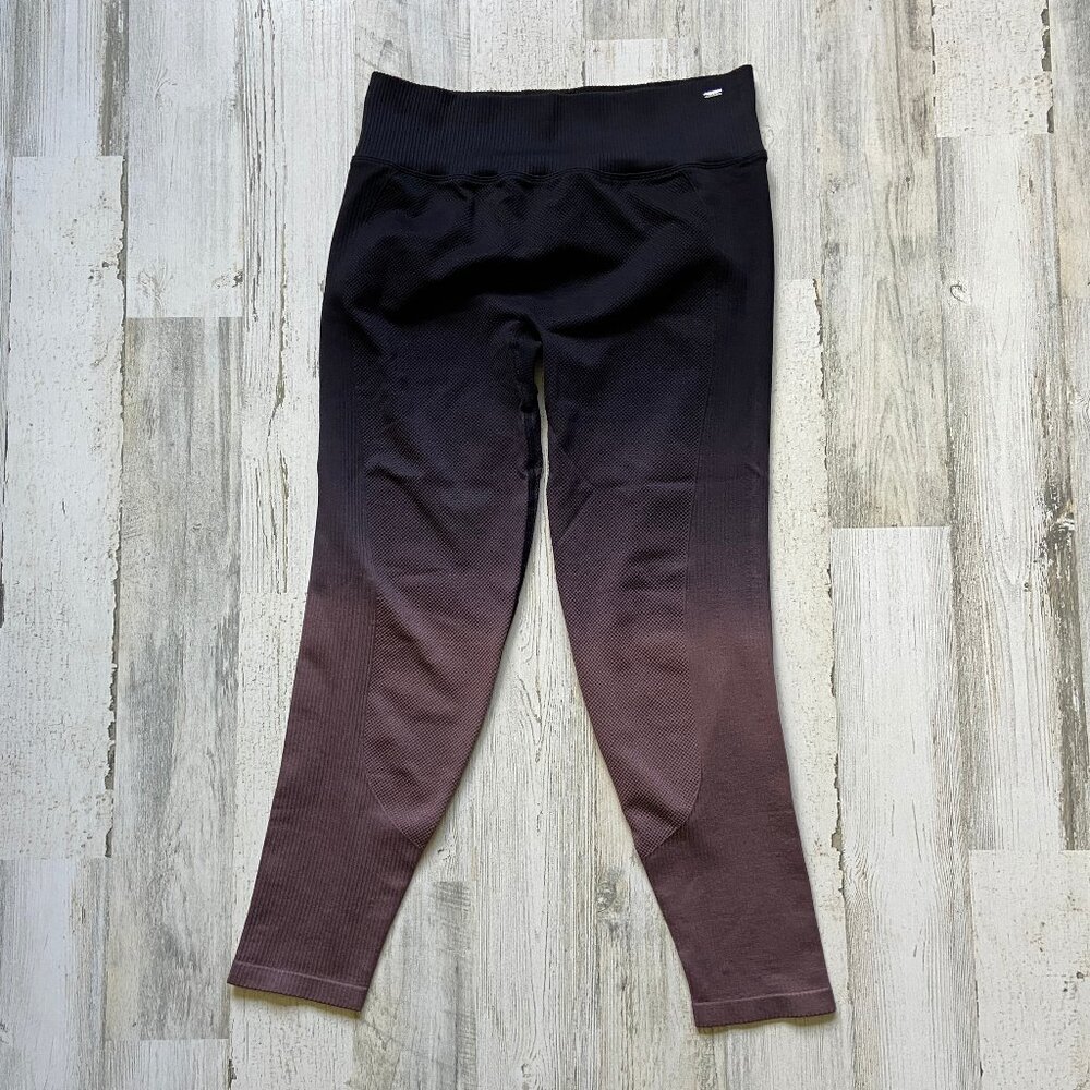 CLEARANCE! PINK Victorias Secret Active Size Large I Am Strong Ombre Leggings